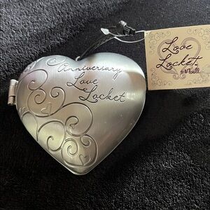 Noelle Silver Heart Locket